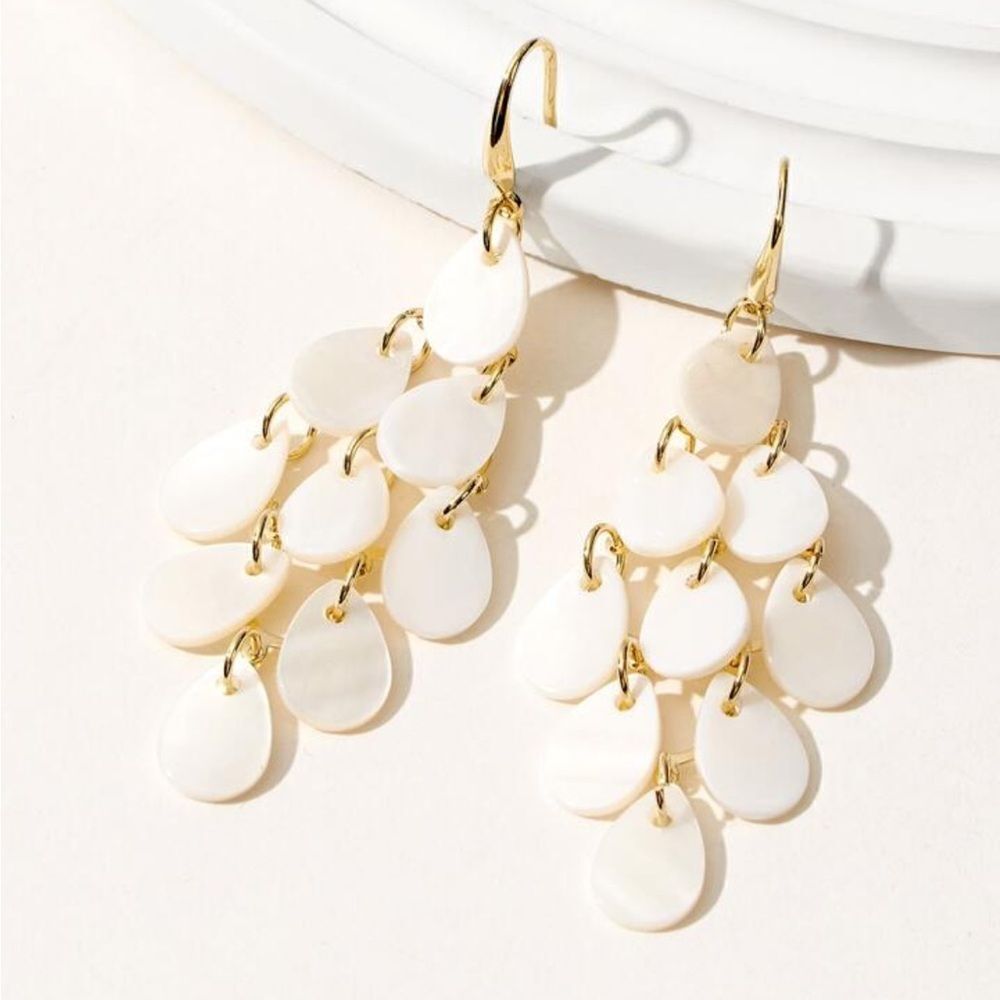 White Teardrop Earrings A1158